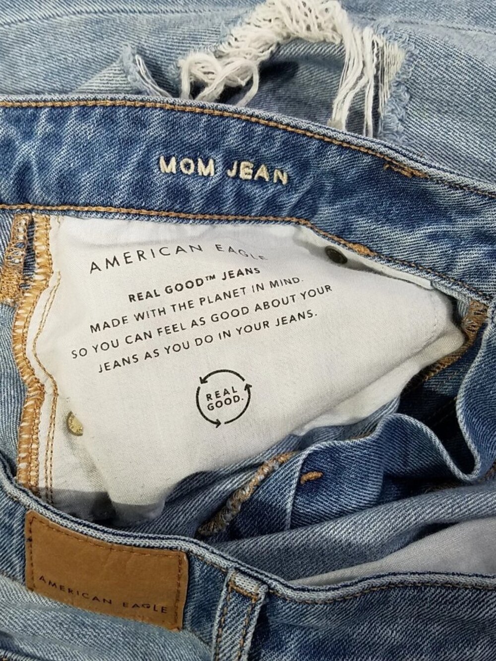 American Eagle Distressed Mom Jeans Size 10 X-Short - Picture 3 of 4